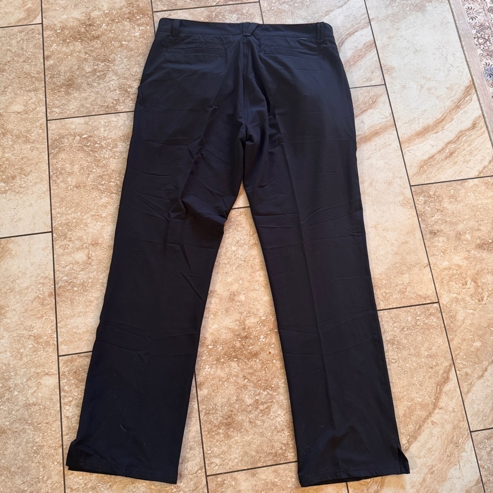 Oakley Black Men’s Terrain Perf pants. Good for casual or workout very nice